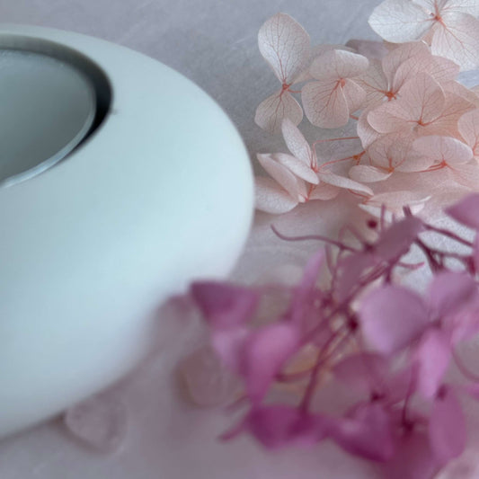 kerzenhalter-stone-weiss-nah