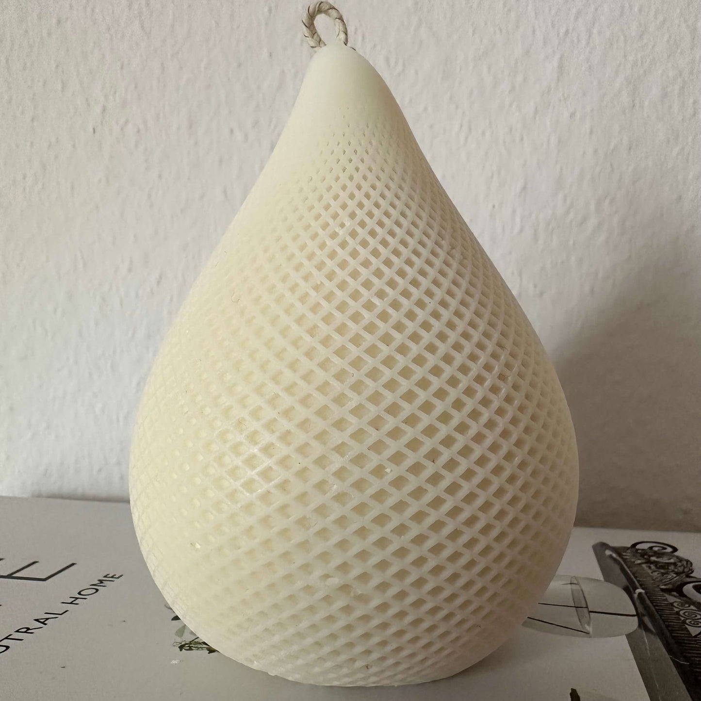 skulptur-kerze-wassertropfen