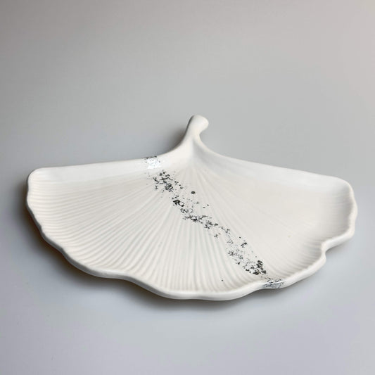 tablett-gingko-weiss-mit-silber