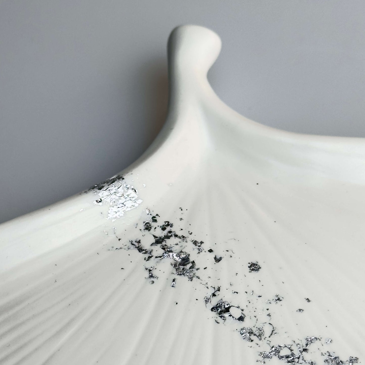 Gingko Tablett weiß mit Silber