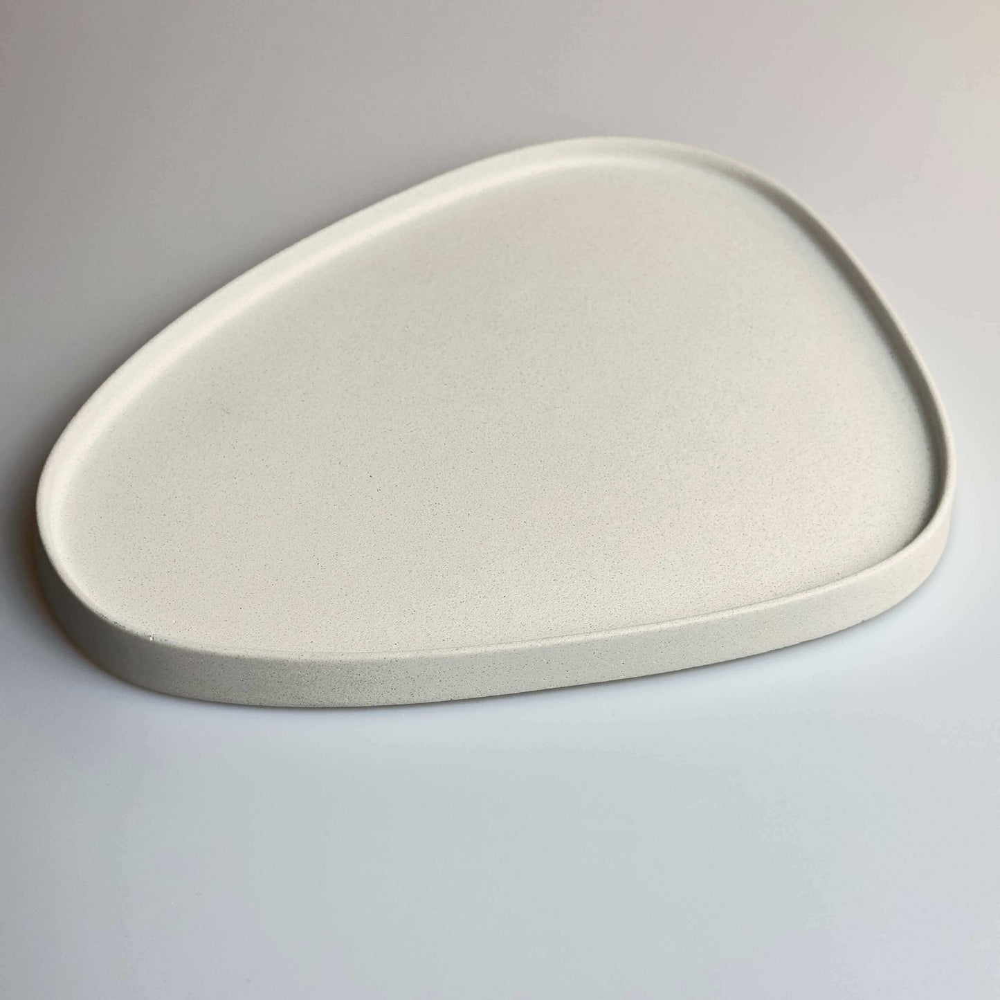 tablett-asymmetrisch-steinoptik